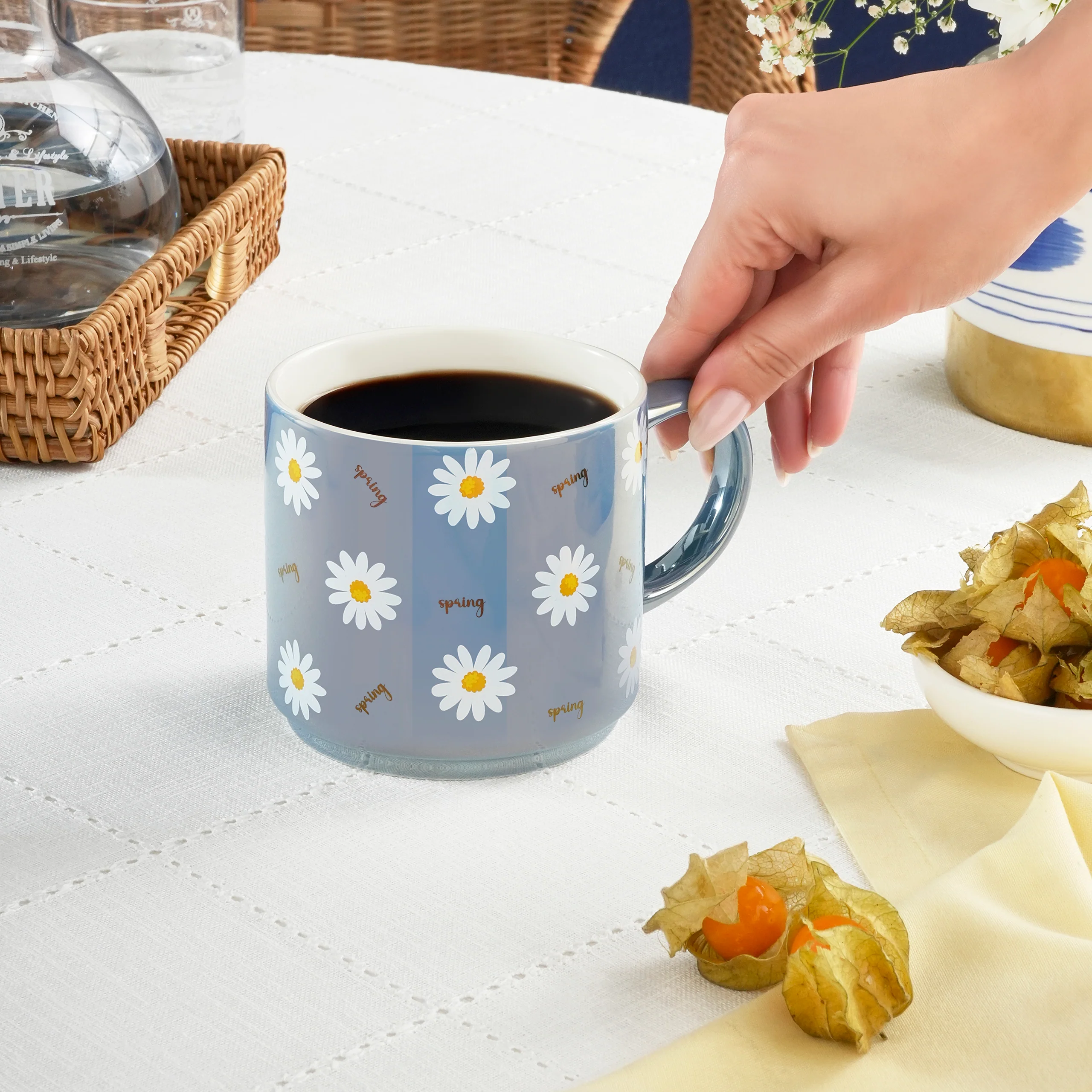 Karaca Daisy Lustre Porcelain Mug, 420ml, Navy - Image 3