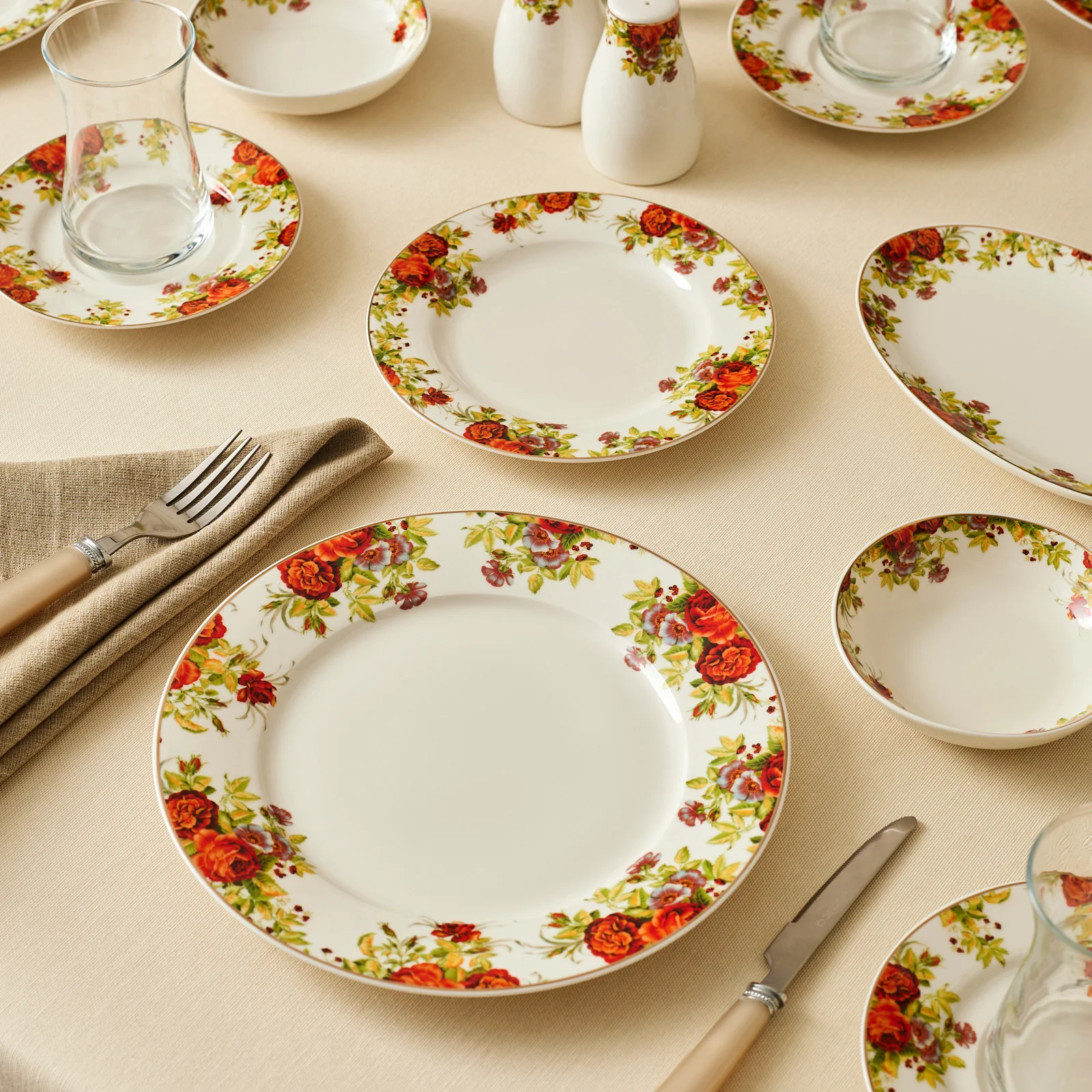 Karaca Elegance Bone China Montebello 60-Piece Dinner & Serveware Set for 8 People, Gold - Image 5