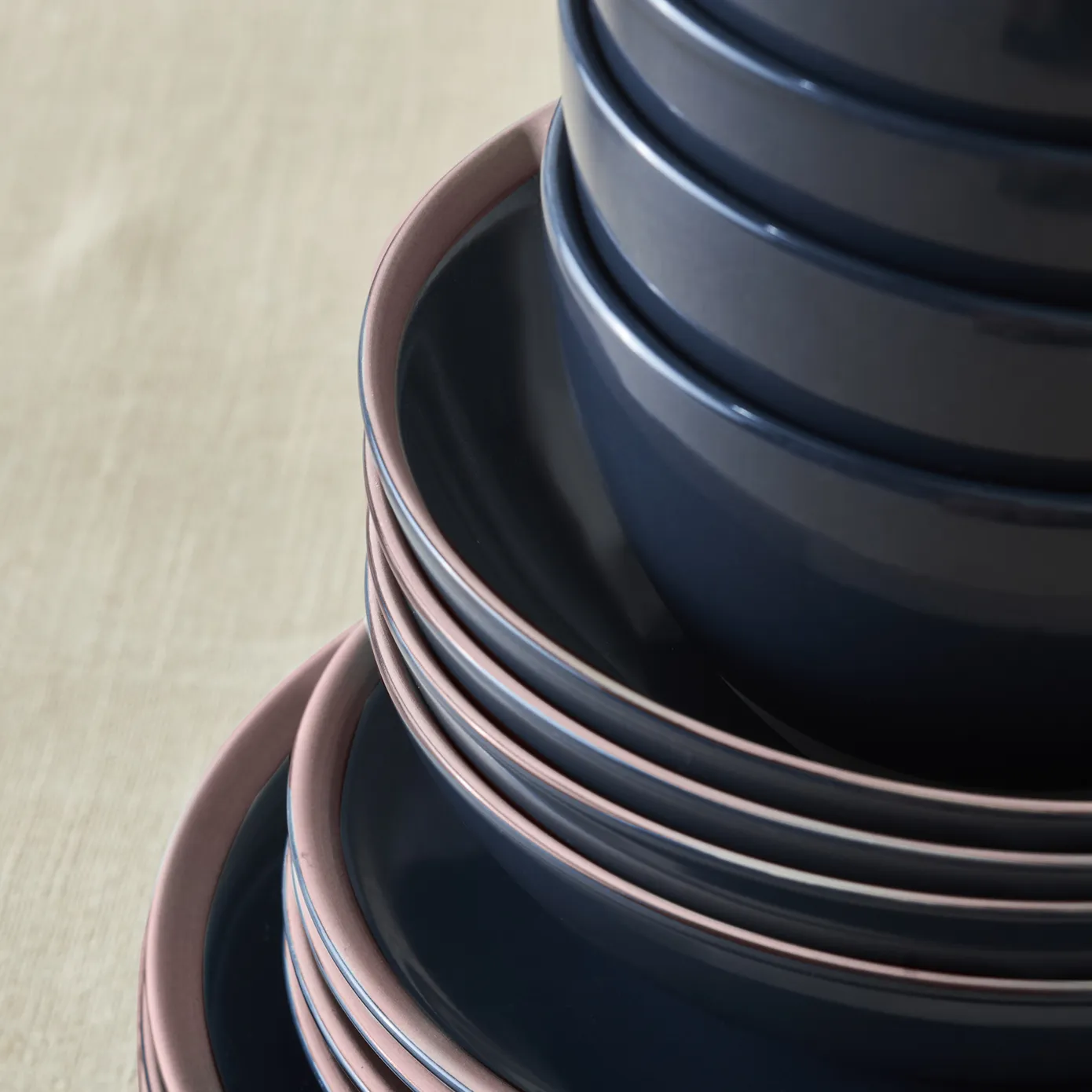 Karaca Hamburg 16-Piece Stoneware Dinner Set for 4 People, Black Multi - Image 11
