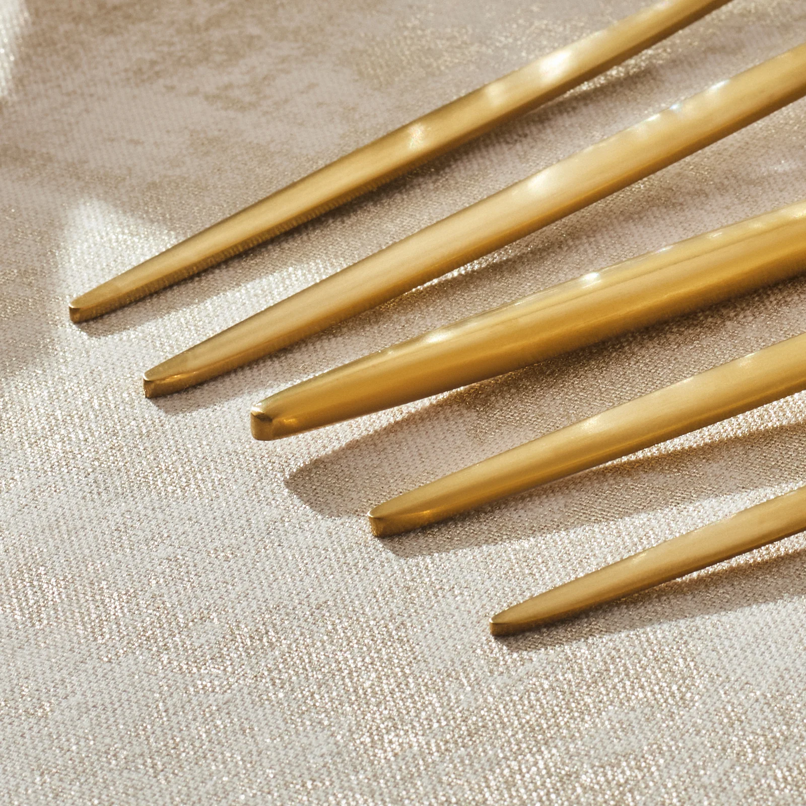 Karaca Lizbon 30-Piece Stainless Steel Cutlery Set for 6 People, Matte Gold - Image 3