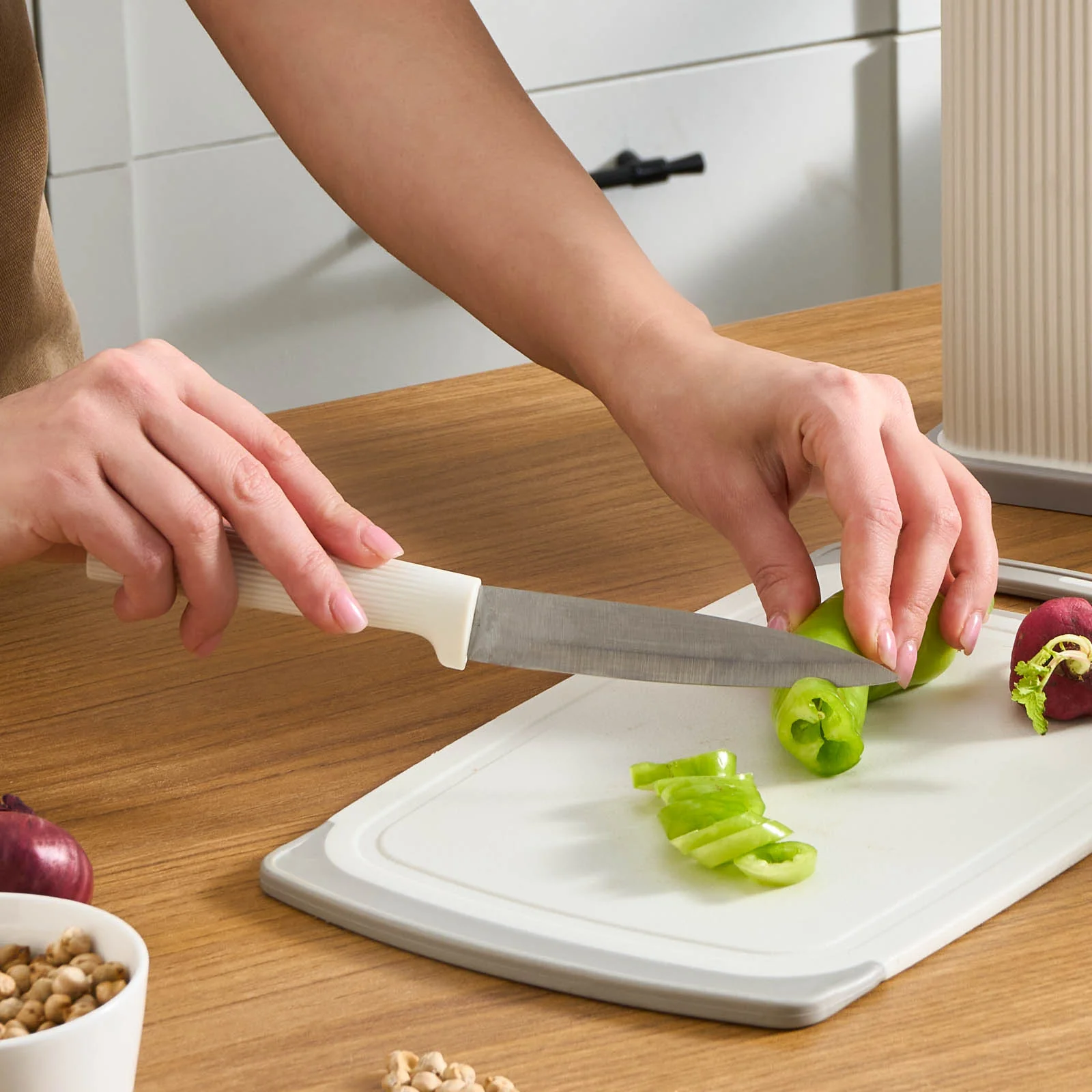 Karaca Massimo 12-Piece Knife Block Set, Chopping Board and Kitchen Utensil Set, Cream - Image 7