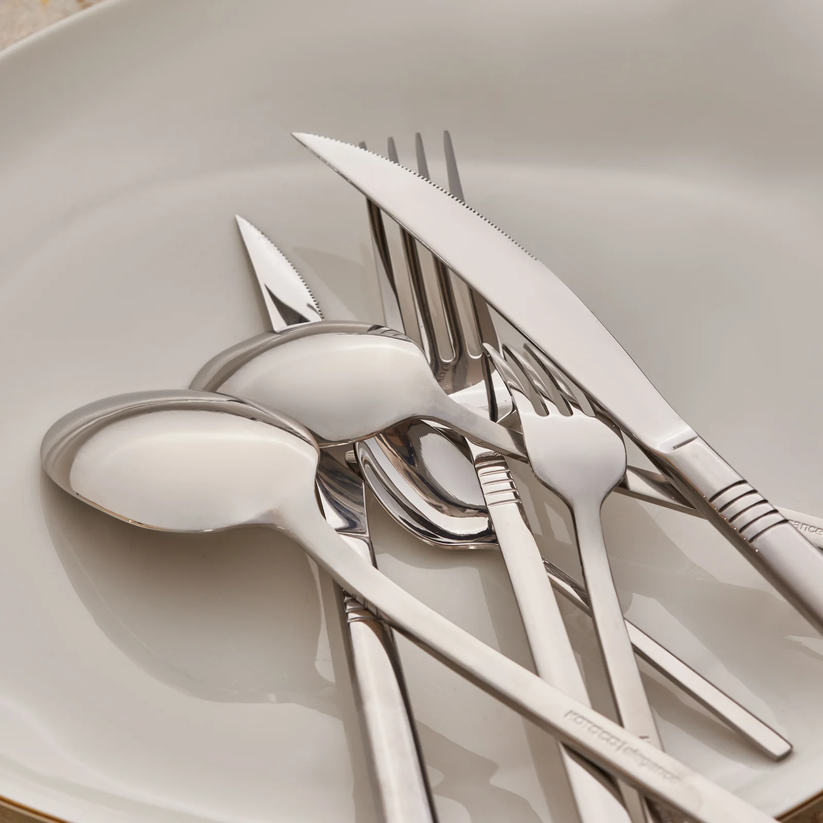 Karaca Nil 91-Piece Stainless Steel Cutlery Set for 12 People, with Serving Set, Silver - Image 6