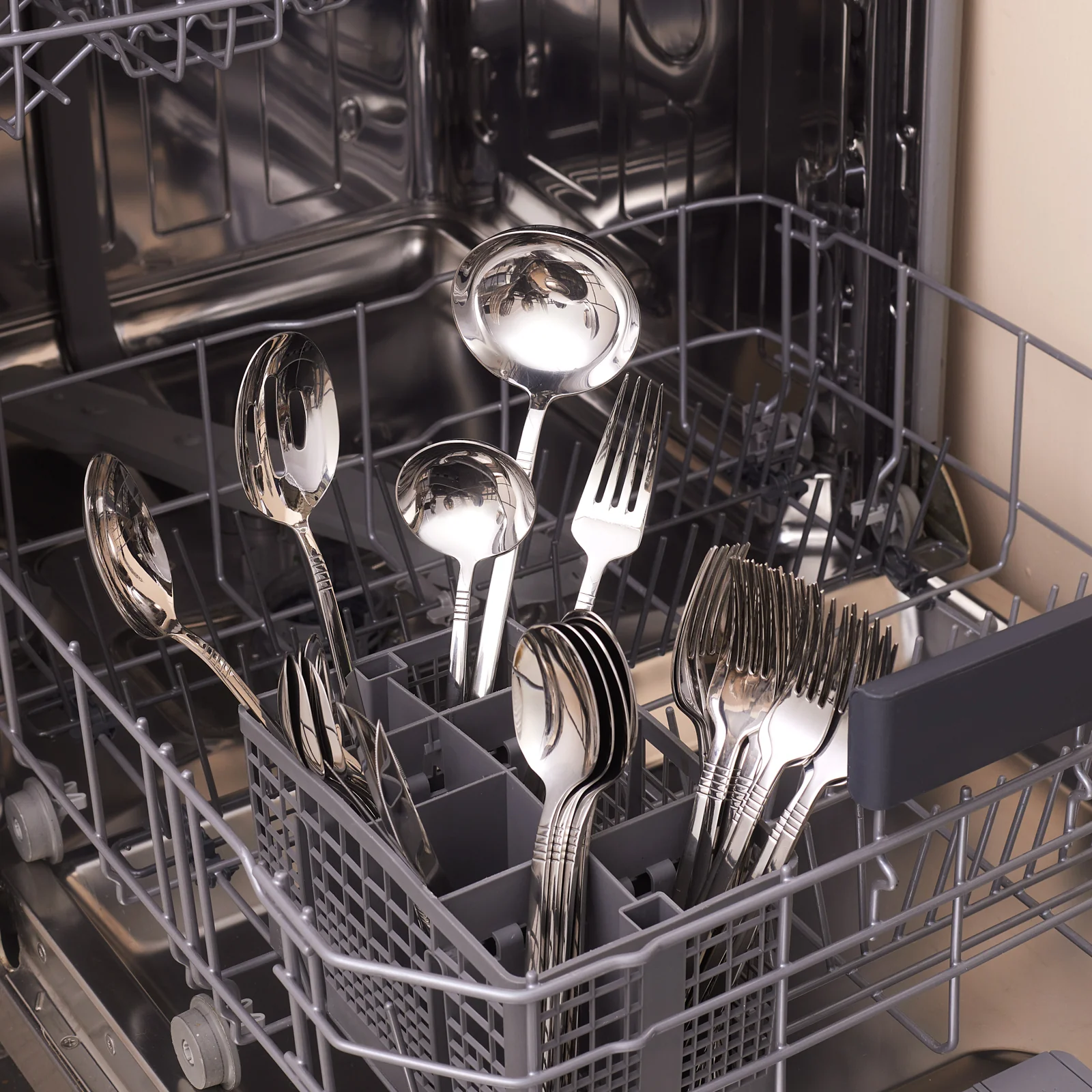 Karaca Nil 91-Piece Stainless Steel Cutlery Set for 12 People, with Serving Set, Silver - Image 8