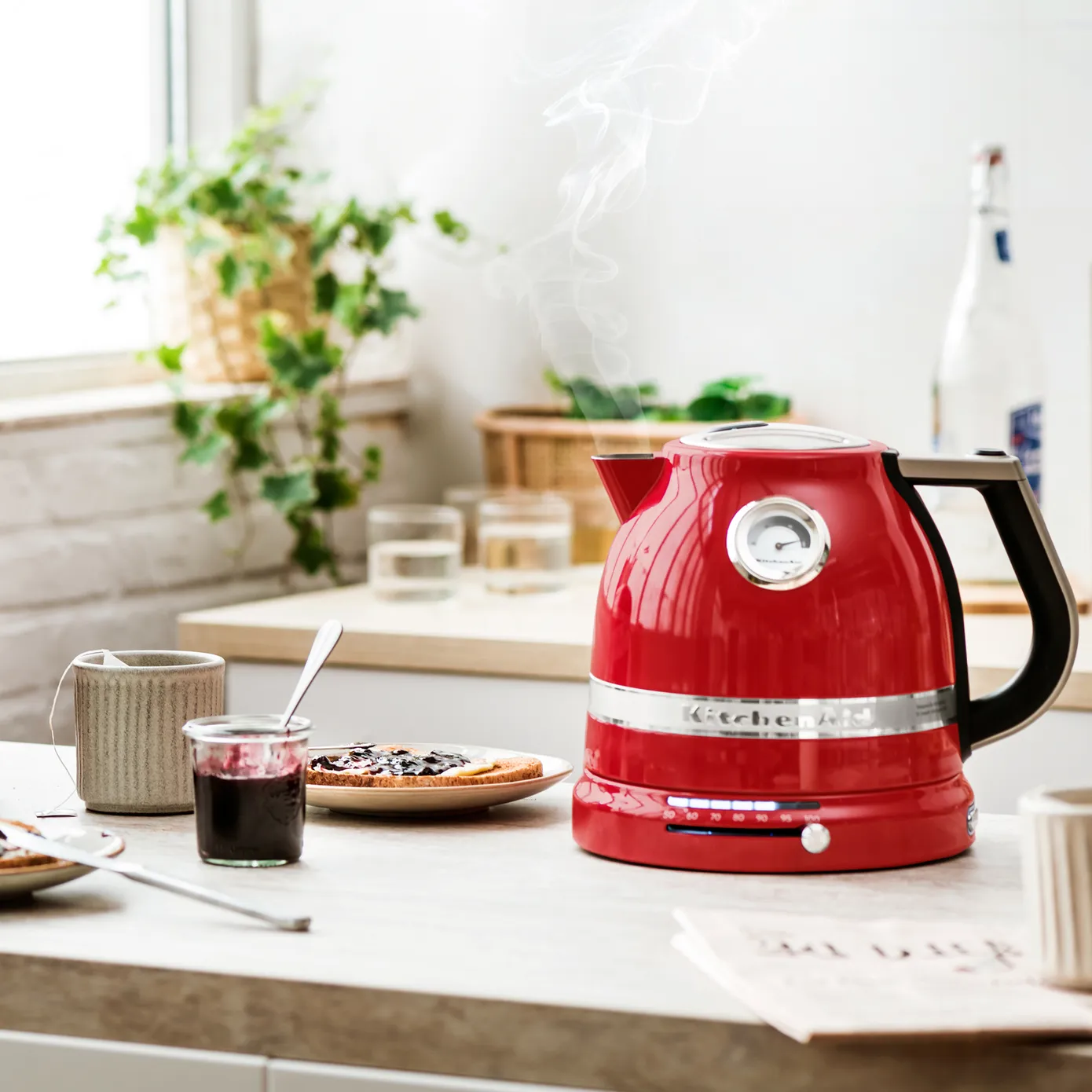 KitchenAid Artisan Variable Temperature Kettle, 1.5L, Empire Red - Image 2